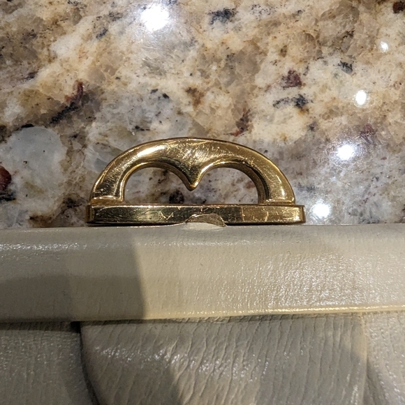 Vintage mid century ivory leather handbag. - Picture 8 of 13